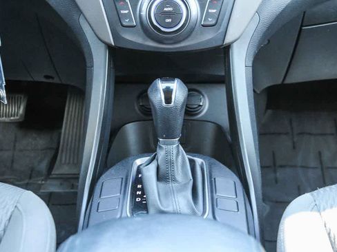 Used 2017 Hyundai Santa Fe SE image 13