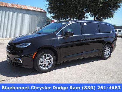 New 2025 Chrysler Pacifica Select