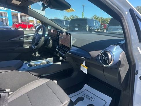 New 2026 Chevrolet Equinox EV LT image 34