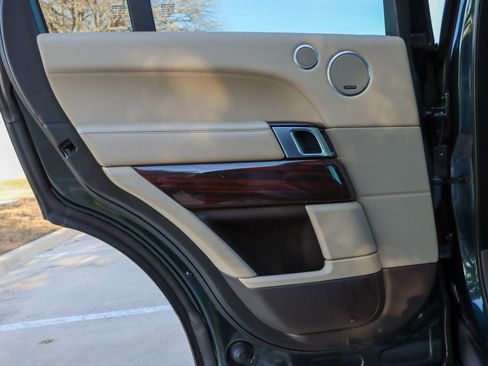 Used 2015 Land Rover Range Rover HSE image 12