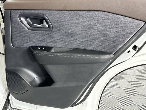 Certified 2023 Nissan Rogue SV image 32