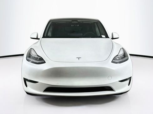 Used 2021 Tesla Model Y Long Range AWD/4WD image 2