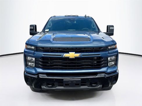 Used 2025 Chevrolet Silverado 2500 Custom w/ Custom Value Package image 2