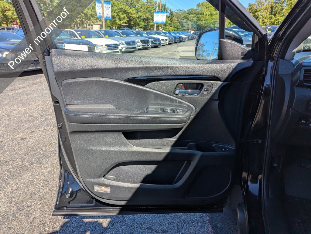 Used 2019 Honda Pilot Touring image 13