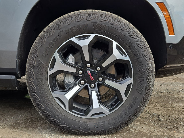 Used 2025 GMC Yukon AT4 w/ AT4 Premium Package AWD/4WD image 28