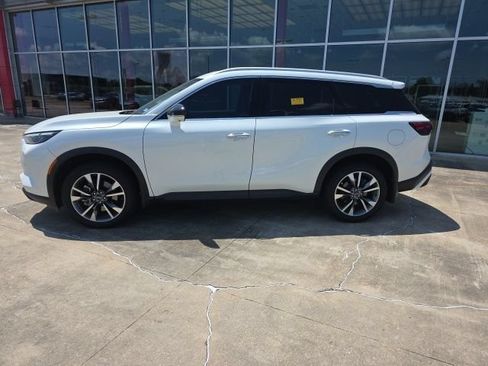 Used 2023 INFINITI QX60 Luxe w/ Performance Audio Package FWD image 2
