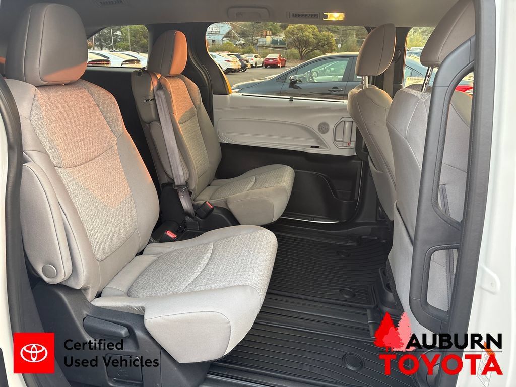 Certified 2025 Toyota Sienna LE AWD/4WD image 28