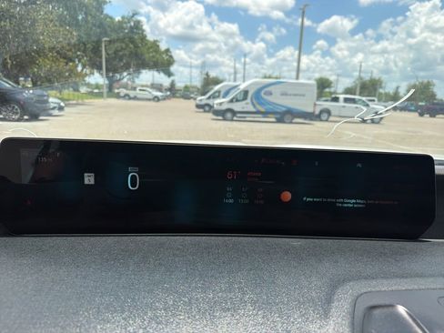 Used 2025 Ford Expedition Active RWD image 2