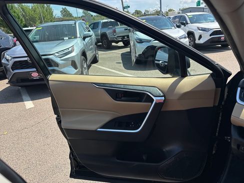 Used 2023 Toyota RAV4 LE AWD/4WD image 32
