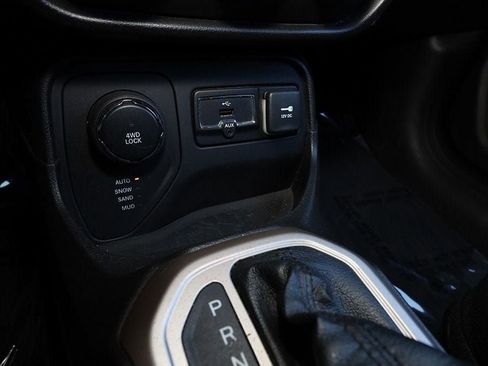 Used 2017 Jeep Renegade Latitude image 29