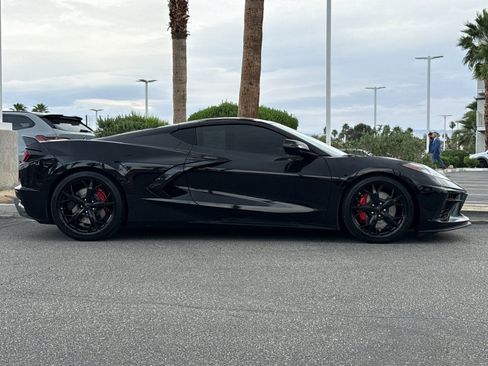 Used 2022 Chevrolet Corvette Stingray Premium Cpe w/ Z51 Performance Package image 2