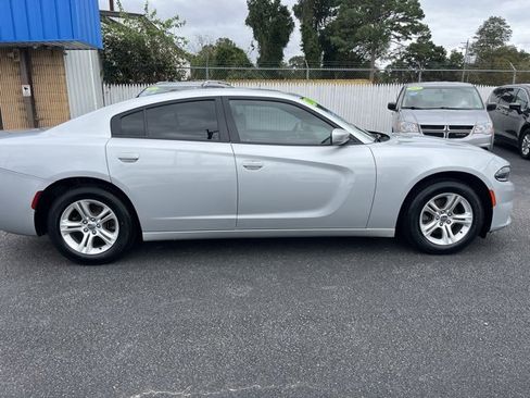 Used 2019 Dodge Charger SXT image 8