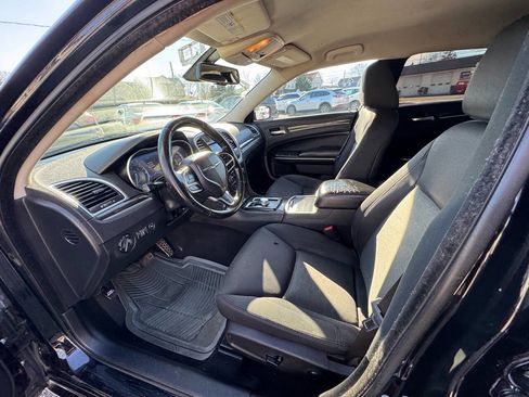 Used 2019 Chrysler 300 Touring w/ Sport Appearance Package image 30