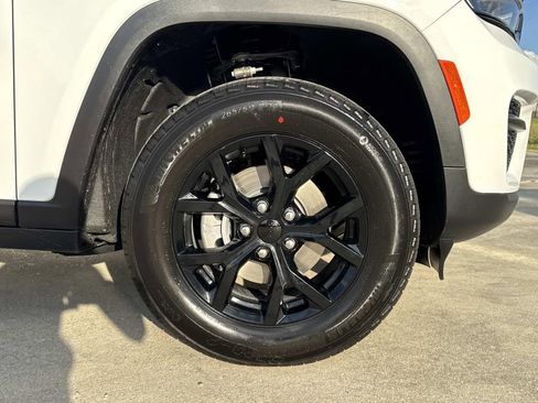 New 2025 Jeep Grand Cherokee Altitude image 16