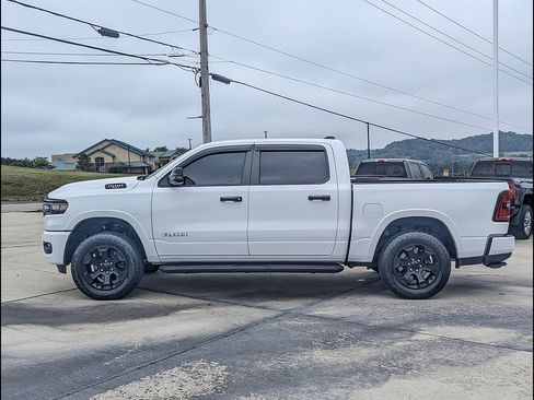 Used 2025 RAM 1500 Big Horn AWD/4WD image 9