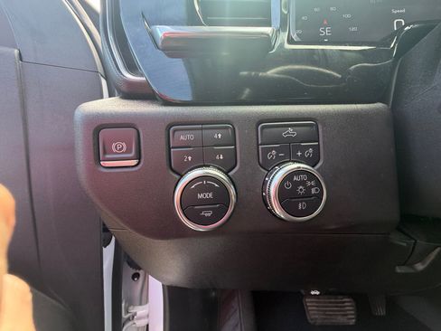 Used 2024 GMC Sierra 1500 Elevation w/ X31 Off-Road Package AWD/4WD image 18