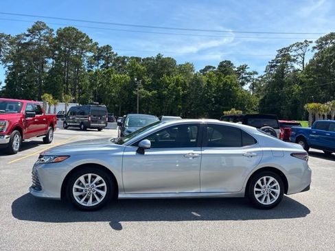 Used 2022 Toyota Camry LE FWD image 6