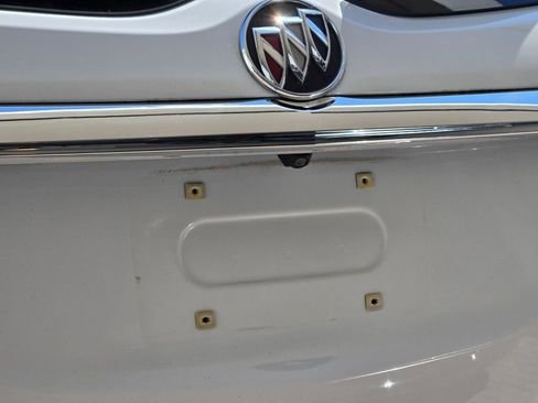 Used 2018 Buick Enclave Essence image 11