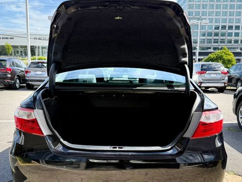 Used 2016 Toyota Camry LE FWD image 35