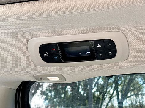 Used 2021 Chrysler Pacifica Limited image 29