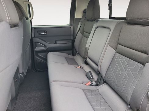 Used 2025 Nissan Frontier SV image 17