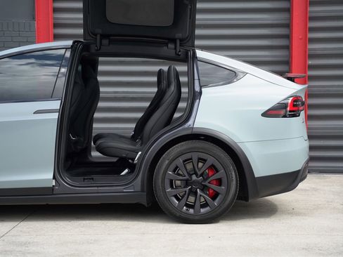 Used 2023 Tesla Model X Plaid image 7
