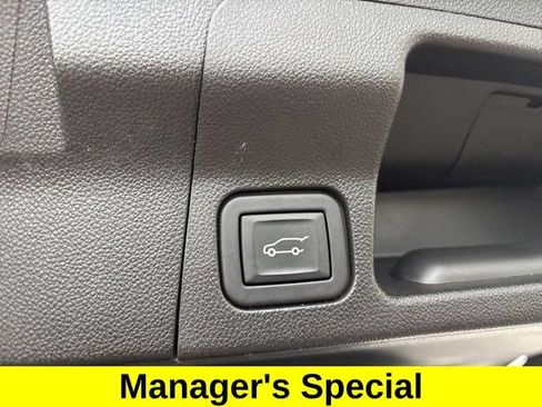 Used 2023 GMC Acadia SLE w/ Driver Convenience Package FWD image 36