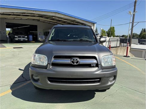 Used 2006 Toyota Sequoia Limited RWD image 3