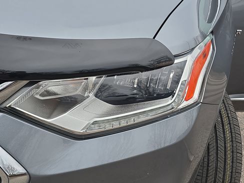 Used 2021 Chevrolet Traverse Premier image 32