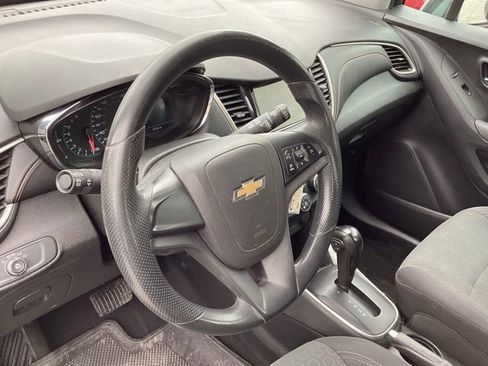 Used 2019 Chevrolet Trax LS FWD image 25