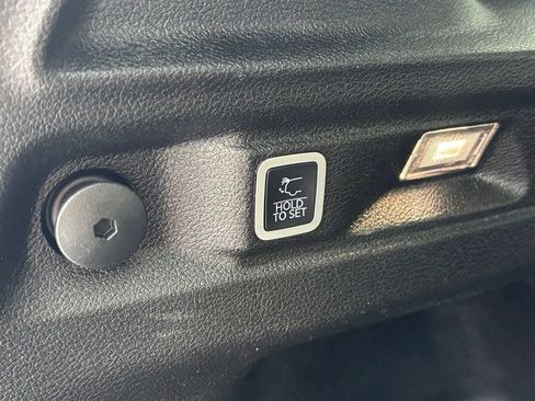 Used 2021 Jeep Grand Cherokee L Laredo w/ Luxury Tech Group I AWD/4WD image 18