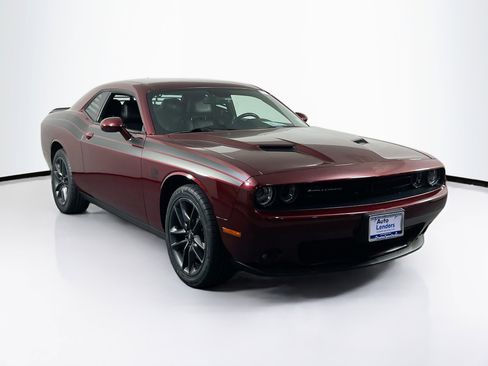 Used 2022 Dodge Challenger SXT w/ Plus Package image 3