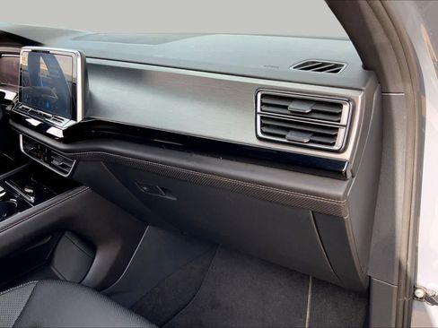 Used 2024 Volkswagen Atlas Cross Sport SE FWD image 19