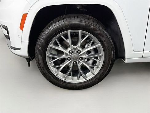 Used 2024 Jeep Grand Cherokee L Summit w/ Advanced Protech Group IV AWD/4WD image 34