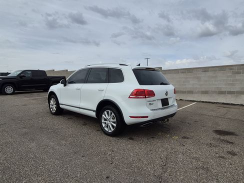 Used 2014 Volkswagen Touareg Sport image 3