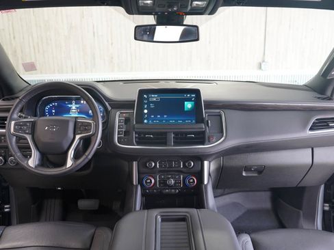 Used 2022 Chevrolet Suburban Z71 w/ Z71 Off-Road Package AWD/4WD image 16