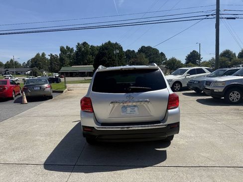 Used 2012 Toyota Highlander Limited w/ Tow Pkg FWD image 6