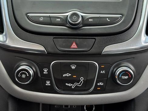 Used 2019 Chevrolet Equinox LS FWD image 19