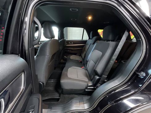 Used 2019 Ford Explorer XLT w/ Equipment Group 201A AWD/4WD image 20