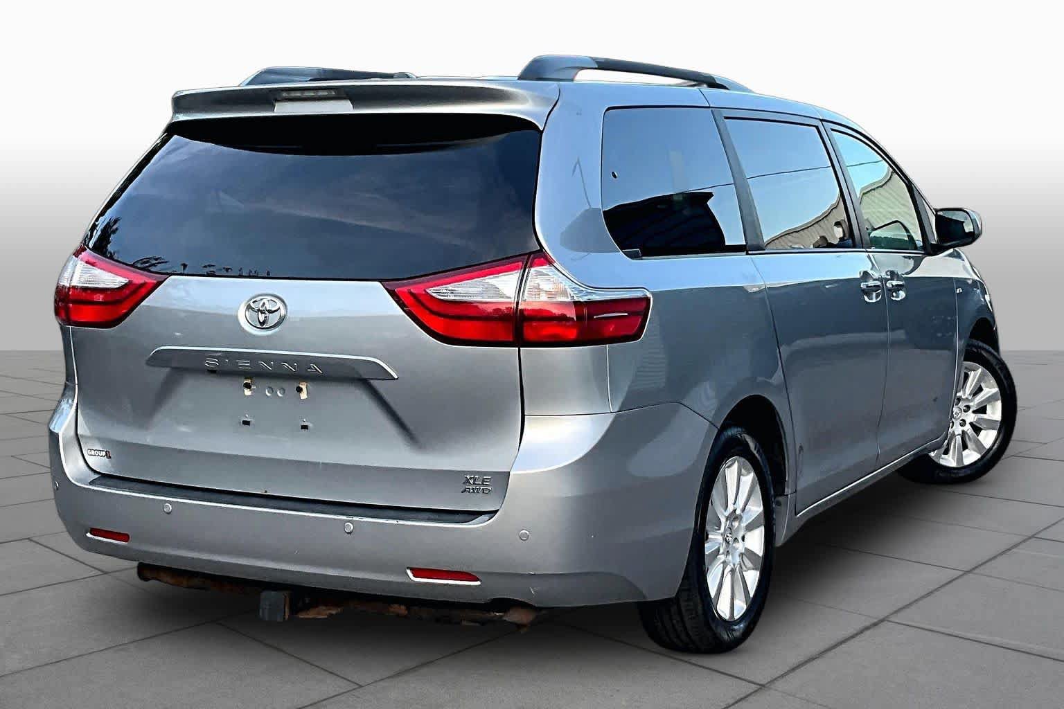 Used 2016 Toyota Sienna XLE w/ XLE Navigation Package AWD/4WD image 12