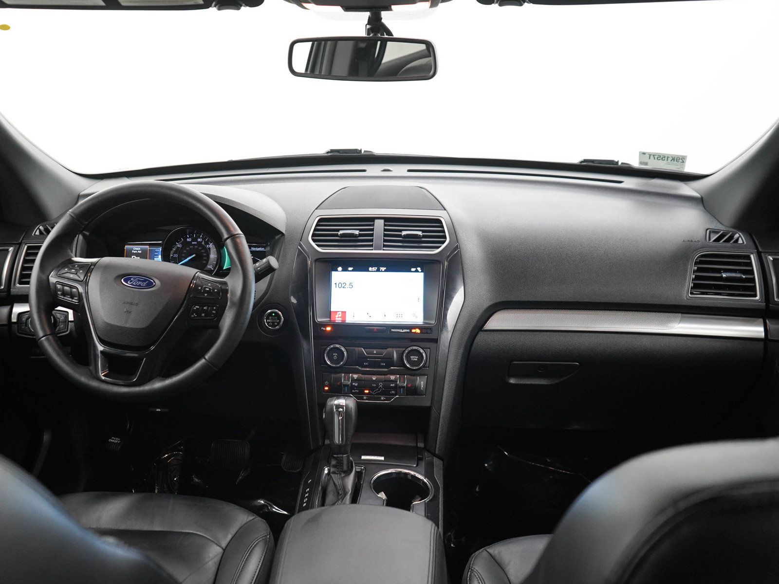 Used 2018 Ford Explorer XLT w/ Equipment Group 202A AWD/4WD image 14