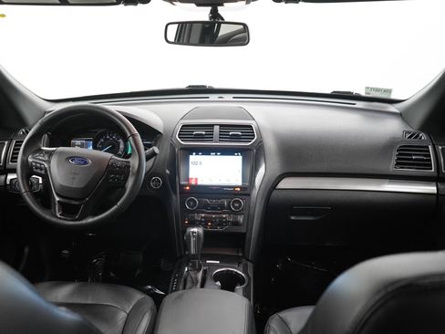 Used 2018 Ford Explorer XLT w/ Equipment Group 202A AWD/4WD image 14