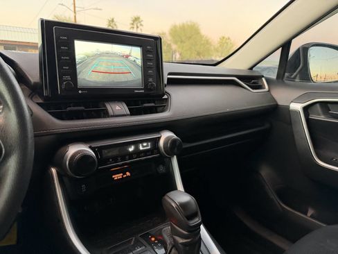 Used 2020 Toyota RAV4 LE w/ Carpet Mat Package image 14