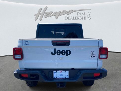Used 2022 Jeep Gladiator Sport AWD/4WD image 4