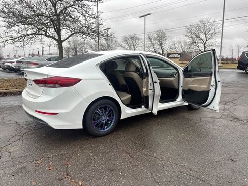 Used 2018 Hyundai Elantra SE w/ SE Connectivity Package 04 image 29