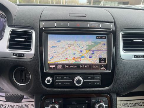 Used 2015 Volkswagen Touareg TDI image 32