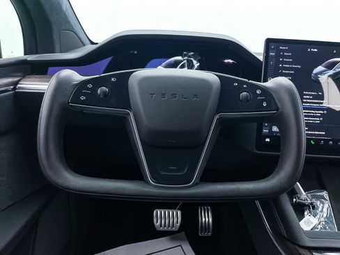 Used 2023 Tesla Model X image 25