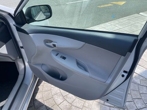 Used 2013 Toyota Corolla L image 37