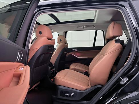 Used 2021 BMW X7 xDrive40i image 21