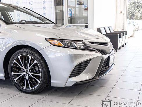 Used 2020 Toyota Camry SE FWD image 4